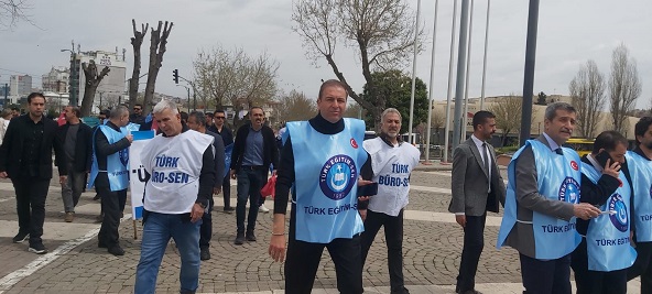  GAZİANTEP’TE ANLAMLI BULUŞMA: ACI OLAYLAR İÇİN GIYABİ CENAZE NAMAZI KILINDI